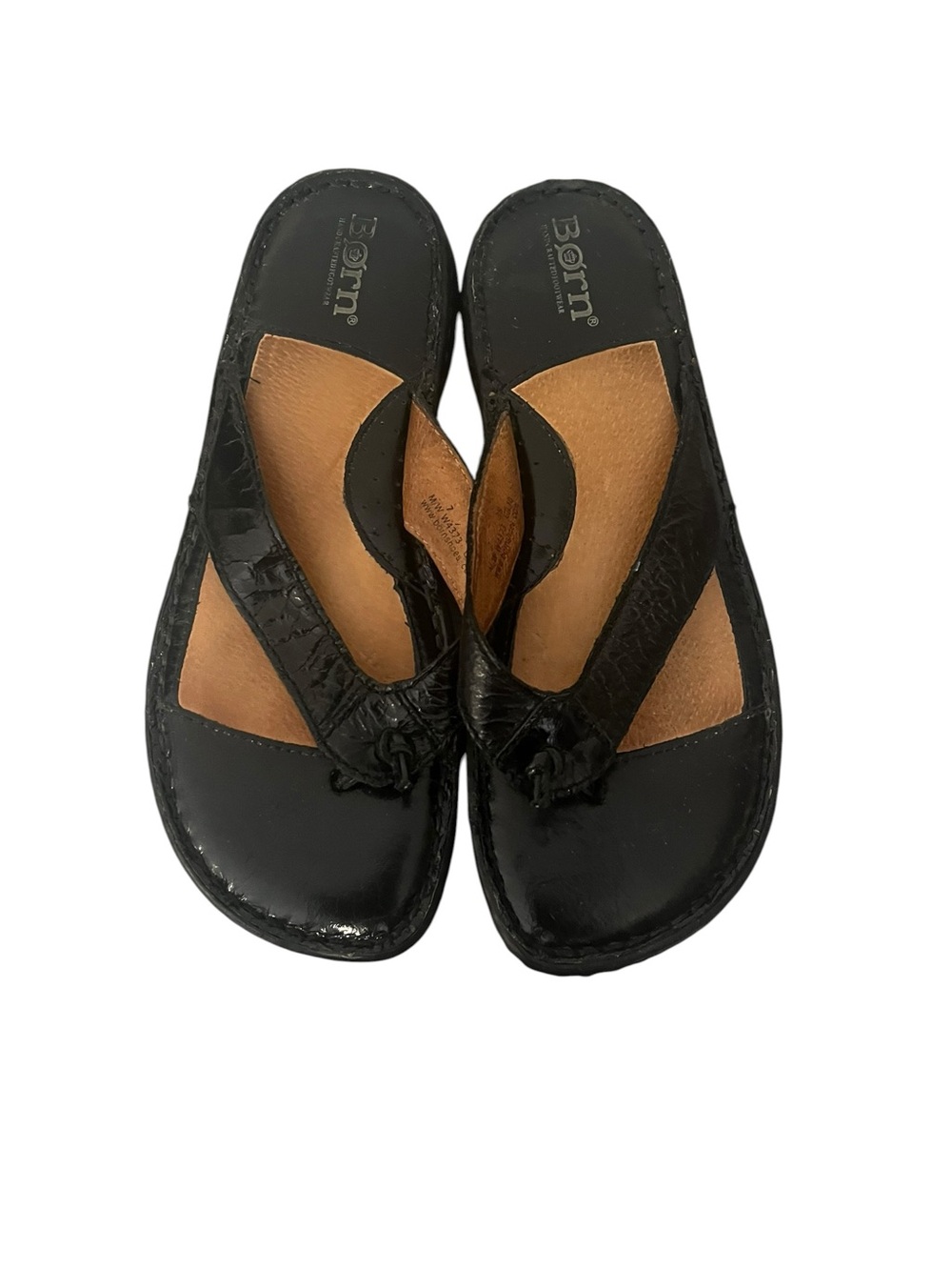 Born Black Leather Upper Thong Sandals W4373 Size 7 US / 38 EU